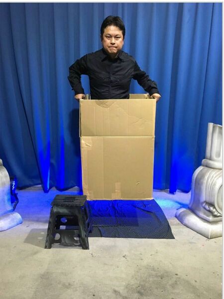 コスパ最強 イリュージョン SELF FLING BOX アシスタントを使わず自ら空中浮遊一人で演じることのできる激安イリュージョ