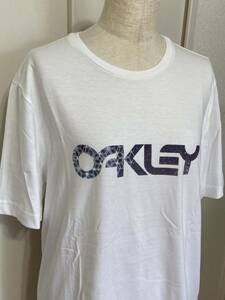メンズ・新品【OAKLEY★オークリー】Tシャツ・ロゴプリント・ホワイト・薄手素材・Sサイズ（大きめ）