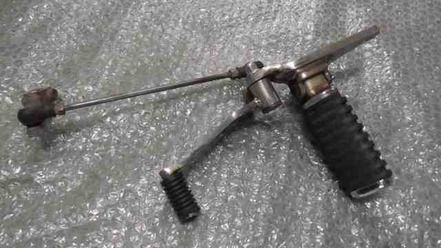 V-TWIN マグナ S MC29-1201xxx の ステップ左 傷 錆 *1687313631 中古