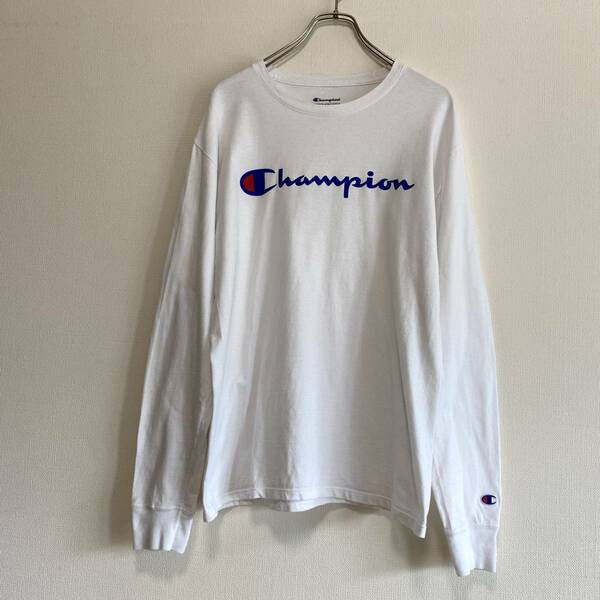 アメリカ古着　champion　チャンピオン　長袖 Tシャツ　ロンT　Mサイズ　ホワイト　白T　ビッグロゴ 【J674】