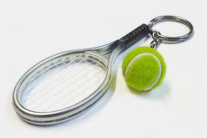 ☆新品、テニスラケット＆ボール　キーホルダーorペンダント、シルバー/グリーン-2、気分はＮａｏｍｉ！、送料無料！☆