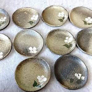 益子焼 小皿 ８枚 お花 直径１１ｃｍ 手作り感あり 美品の画像1