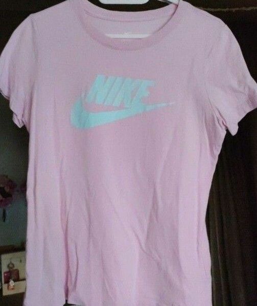 NIKE ナイキ ピンクシャツ Kis-My-Ft2 ピンクシャツ 普通のロゴTシャツの3枚セット