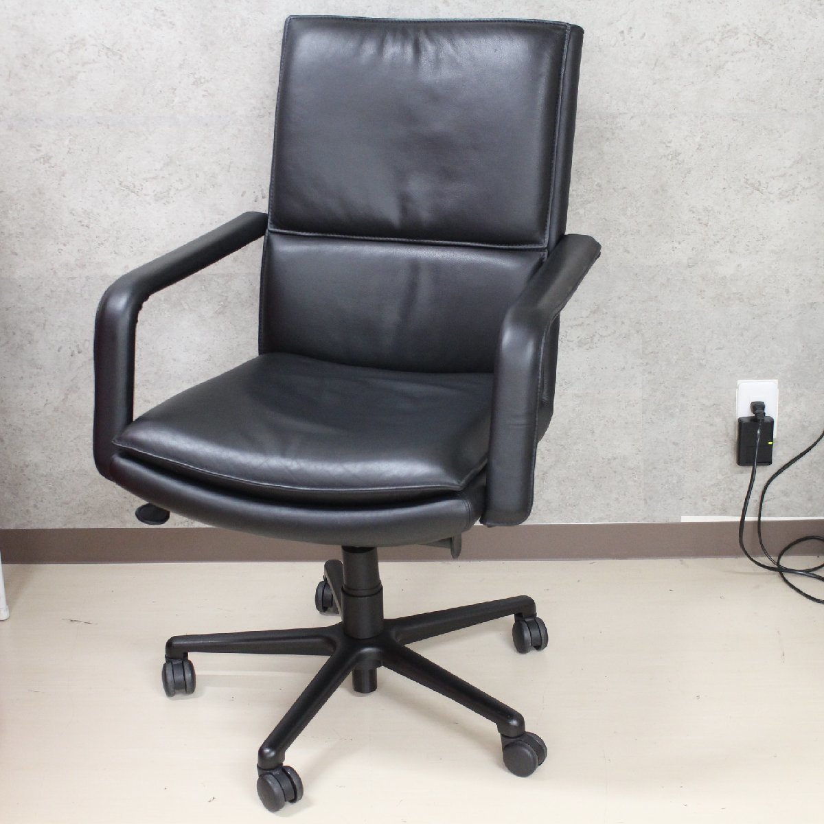 ヤフオク! -革張り(デスクチェア)の落札相場・落札価格
