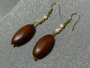 [ kind *..] earrings hand made wooden mother ob pearl &sa tea ne simple design purity limited goods 