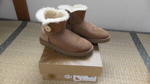 UGG(アグ) / ムートンブーツ 24cm ミニベイリー / Mini Bailey Button 3352 W