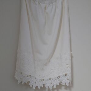 新品未使用 スカート ホワイト裾レース 素敵 綺麗 上品 清楚