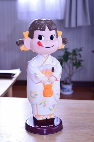 不二家のペコちゃん人形　着物　山吹色