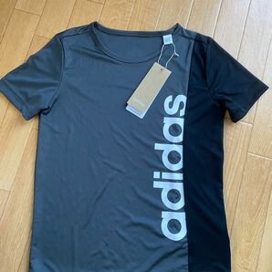 新品未使用タグ付!!【adidas】キッズTシャツ 130cm