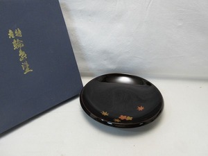 504440 【 美品 茶道具 輪島塗 木製黒塗 花蒔絵 丸盆 鉢 おしゃれ 栞 共箱 】 検) 煎茶道具 茶道教室 茶事 茶会 お点前 漆器 菓子入れ ⅱ