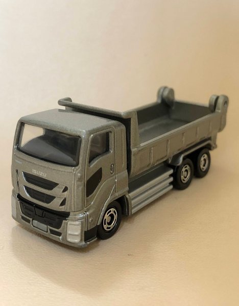 ヤフオク! -「いすゞ giga ミニカー」の落札相場・落札価格