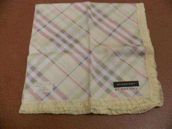 C5『BURBERRY(バーバリー)★イエローフリルの縁取りがかわいいチェック模様のハンカチ 50cm角(フリル部分含む)』
