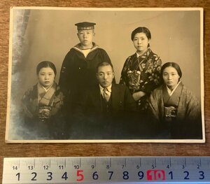 RR-3379 ■送料無料■ 旧日本軍 海軍 軍隊 軍人 第日本帝国海軍 水兵 水兵帽 セーラー服 女性 着物 家族写真 写真 古写真 印刷物/くKAら