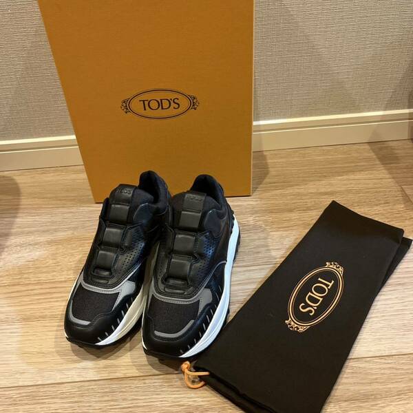 tod's レディース　スニーカー