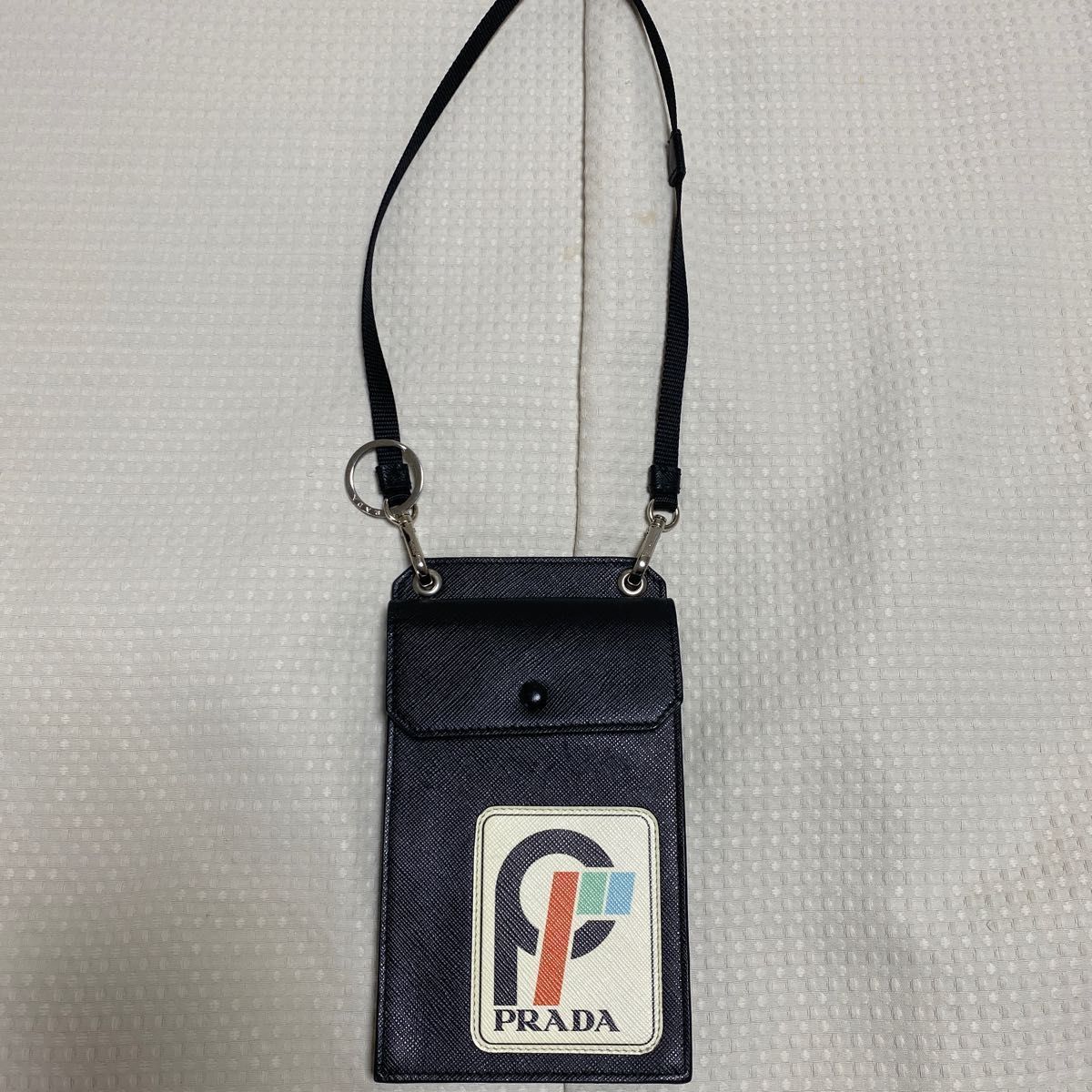 現行品】PRADA スマートフォンショルダー 携帯ケース 三角ロゴ｜Yahoo