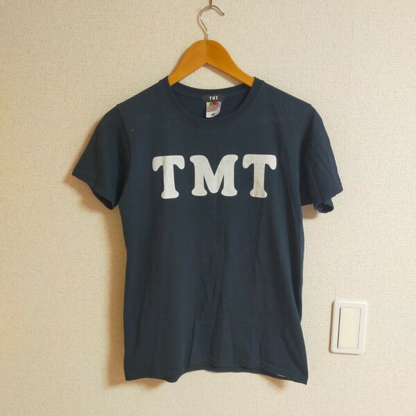 TMT ティーエムティー fruit of the loom フルーツオブザルーム コラボTシャツ 半袖 ロゴプリント S ネイビー(紺)