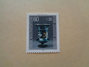 ドイツ（東ドイツ・ベルリン）切手　1986年　プレシャスグラス　蛇糸模様マグカップ　　60+30