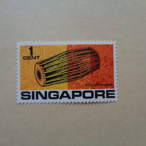 シンガポール切手 1969年 伝統的踊りと楽器シリーズ Mirudhangam（ムリンダンガム） 1CENTの画像1