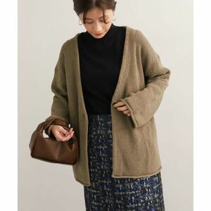 極美品 22AW URBAN RESEARCH DOORS アーバンリサーチ ローゲージカーディガン ルーズな女性らしい抜け感 こなれた雰囲気 季節の変わり目に