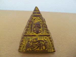 (53627)オブジェ　置物　飾り　インテリア　ピラミッド　保管品