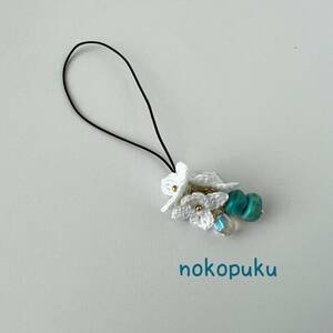 ♪noko♪ハンドメイド　レース編み花ストラップ　白　ターコイズ