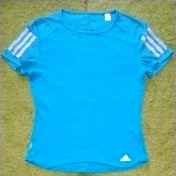 adidas　Tシャツ 青色