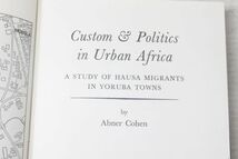 032/Custom and Politics in Urban Africa: A Study of Hausa Migrants in Yoruba Towns/Abner Cohen (著)_画像1