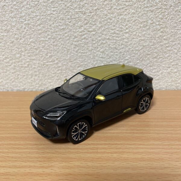 ◇【発送は土日のみ】1/30 ヤリスクロス カラーサンプルミニカー ◇