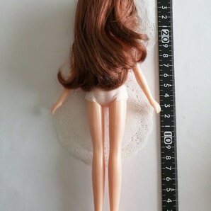 3r0131 リカちゃん人形 人形本体 茶色 前髪なし ゆるウェーブ ロングヘア TAKARAの画像3
