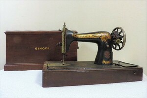 SINGER singer sewing machine antique that time thing Britain Great yellowtail ton Cafe interior display BOX key attaching 