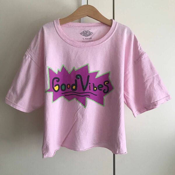 ロゴTシャツ 半袖Tシャツ 古着 GOOD VIBES ONLY ピンク ダンス ショート丈 丈短め 90's