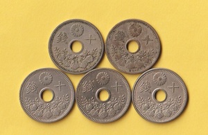 ☆10銭白銅貨《昭和7年》　5枚　　普通品＋－
