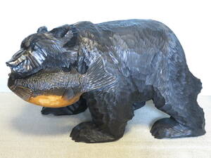 【特大サイズ　20kg】木彫　魚を咥えた　熊の木彫り　置物　木製