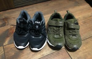 キッズスニーカー　2足セット　FILA 21.0 ブラック　瞬足22.0カーキ