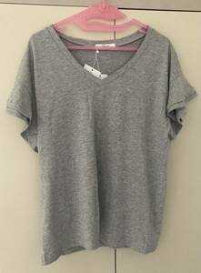 ●レディース　muzzy VネックTシャツ 綿混　グレー色　サイズM 未使用新品タグ付き　（71）