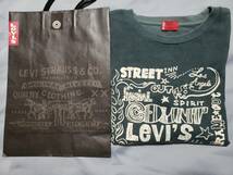 中古品 Tシャツ Levi's(リーバイス) RED TAB(レッドタブ) 黒色 Sサイズ 紙袋付　★送料無料★_画像1