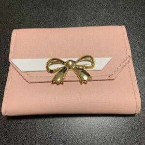 PUレザー　くすみピンク　リボン　三つ折り　財布　大容量　カードケース