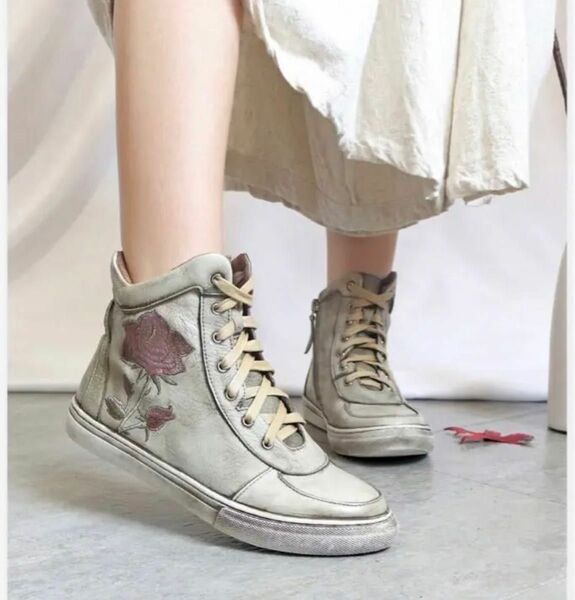 【新品】本革スニーカー　ブーツ　刺繍　レトロ　ホワイト　23.5cm