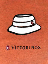 00sヴィンテージ★VICTORINOX★ビクトリノックス 半袖Tシャツ メンズ sizeLL オレンジ 日本製 ロゴプリント バケットハット イラスト 古着_画像7