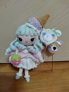 Art hand Auction Handmade Ice Cream Girl Amigurumi with 2 Bear Sticks and Wire, toy, game, stuffed toy, Amigurumi