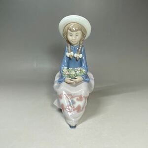 LLADRO　リヤドロ　NO5554　花持つ少女　西洋陶磁器　人形置物　陶器人形 リヤドロ LLADRO 人形 インテリア