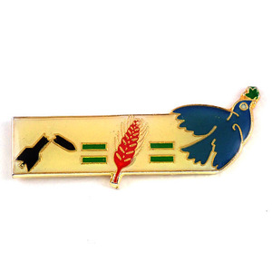  pin badge * broken weapon . wheat . dove is to flat peace. request * France limitation pin z* rare . Vintage thing pin bachi