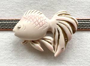NO.704 帯留め 金魚 ピンク(帯留 帯飾り 和装小物)