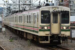 【鉄道写真】JR東日本 107系 両毛線 R5編成　＠高崎　L版　(商品番号379)