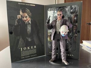 美品　ホットトイズ『ダークナイト』1/6スケールフィギュア　ジョーカ－(銀行強盗版)1/6 Scale Figure: Dark Knight - Joker (Bank Robber)