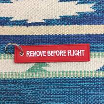 大人気！フライトタグキーホルダー REMOVE BEFORE FLIGHT レッド 赤 3×13cm 全5色☆複数購入可♪アメリカン雑貨 航空グッズ ラゲージタグ_画像1