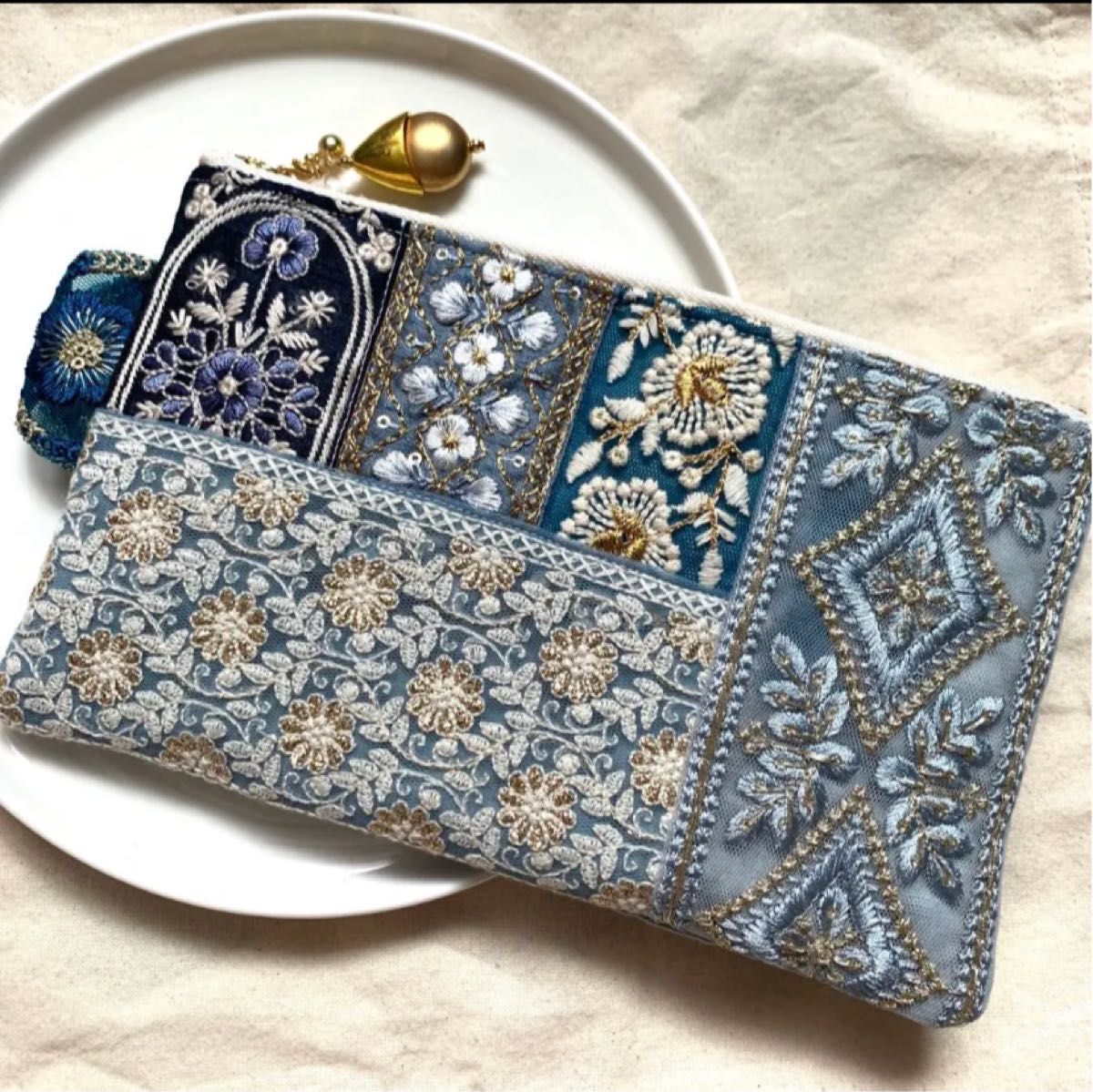 no 28】 タッセルチャーム付き タグ付き インド刺繍リボンポーチ（M