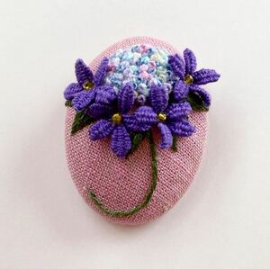立体刺繍くるみボタン　ブローチ　紫陽花