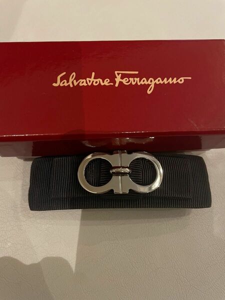 フェラガモ ガンチーニ　バレッタ　ネイビー　シルバー Salvatore Ferragamo フェラガモバレッタ