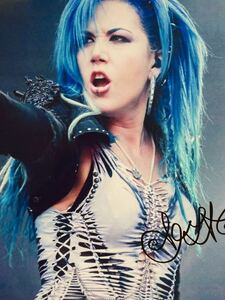 アリッサ・ホワイト＝グラズ直筆サイン入り超大型写真…ヘヴィメタルミュージシャン…Alissa White-Gluz